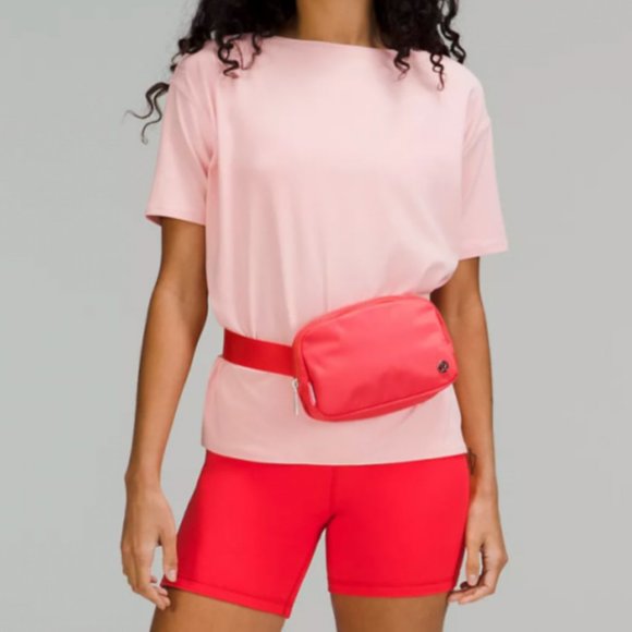 lululemon Everywhere Belt Bag Pale Raspberry - Picture 2 of 6